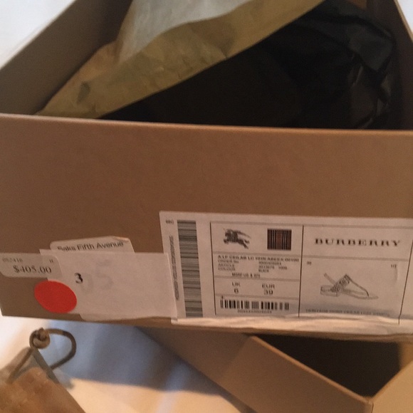 Burberry sandals. In Excellent condition. - Picture 5 of 8